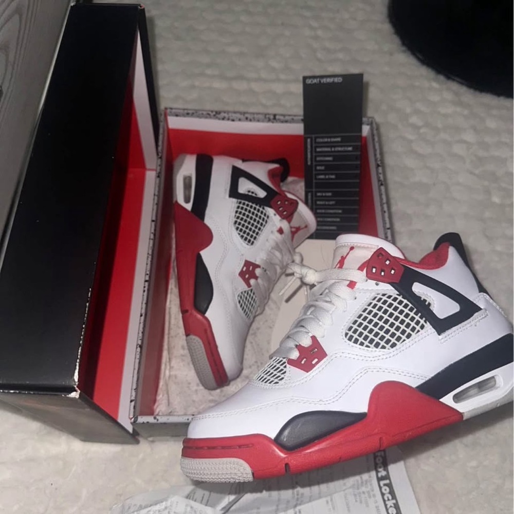 Air Jordan 4 Retro OG GS 'Fire Red'